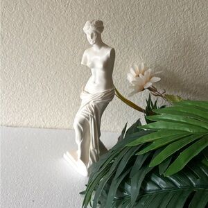 Venus de Milo Statue